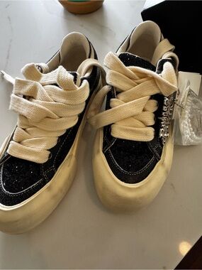 Matnut bling bling sneakers size 5.5 NWT and box
